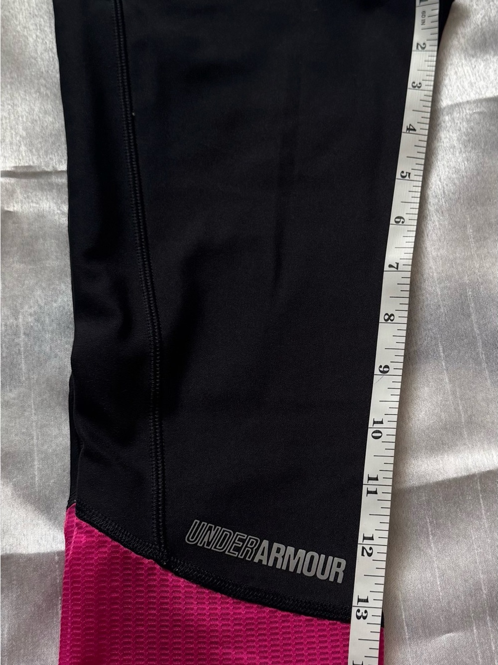 Under Armour Power In Pink Fly-By Pocket Compression Capri Leggings, S, EUC - Picture 7 of 9